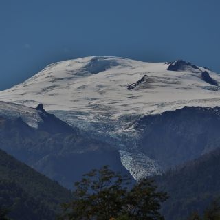 THE MAGNIFICENT MICHMAHUIDA GLACIER AT THE SOUTHERN ENTRANCE TO PUMALIN PARK ADJACENT TO PUMA LODGE