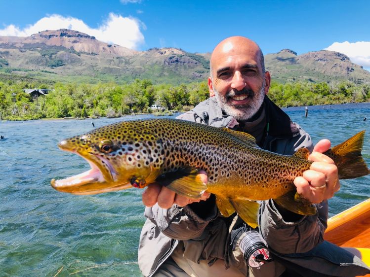 Hermosa Marrón, tomo una Ninfa de Damsel en anzuelo 10. Con Argentina Waters, en Le Fario Lodge. Atención de excelencia!!!