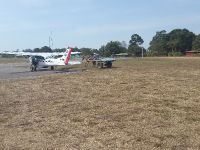 buscando las valijas en la avioneta